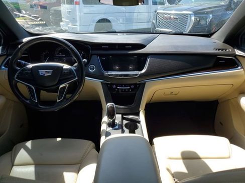 Used 2018 Cadillac XT5 Luxury w/ Driver Awareness Package image 11