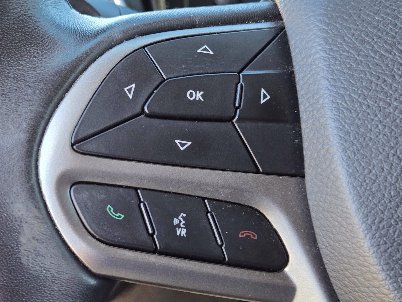 Used 2019 Jeep Cherokee Limited w/ Luxury Group AWD/4WD image 24