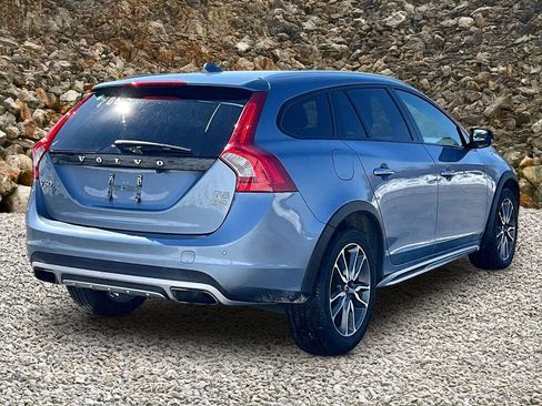 Used 2018 Volvo V60 T5 Cross Country w/ Convenience Package image 2