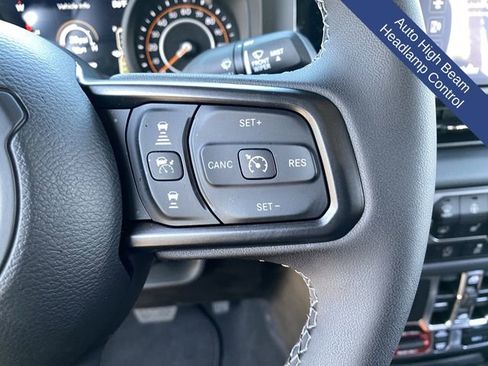 Used 2025 Jeep Gladiator Rubicon AWD/4WD image 33