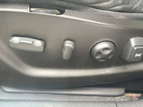 Used 2010 Cadillac DTS Premium image 47