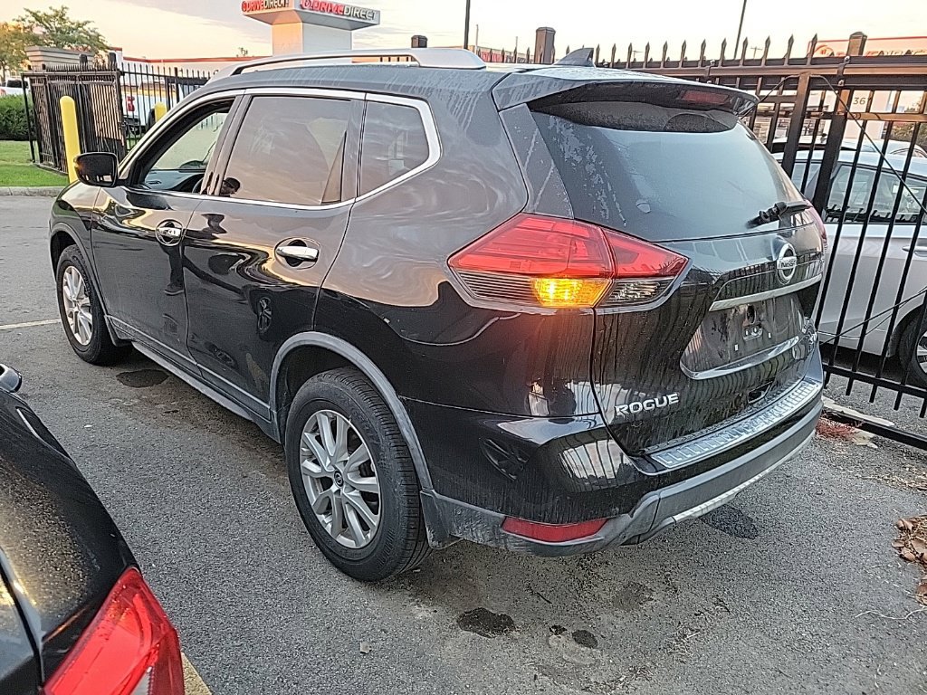 Used 2017 Nissan Rogue SV AWD/4WD image 4