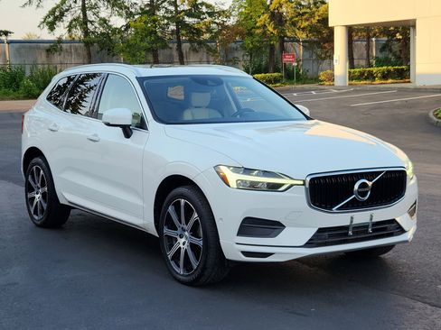 Used 2019 Volvo XC60 T5 Momentum w/ Multimedia Package image 5