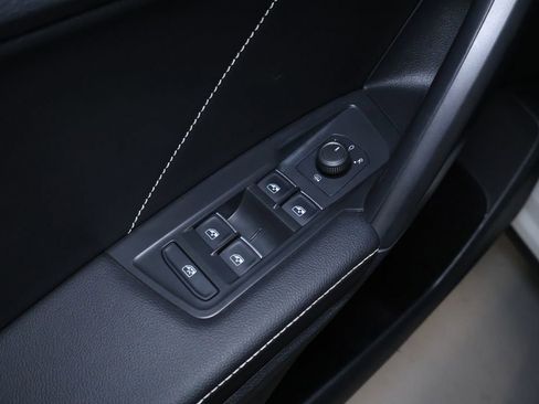 Used 2023 Volkswagen Tiguan SE image 12