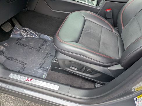 Certified 2024 Ford Explorer ST-Line w/ Class IV Trailer Tow Package image 14