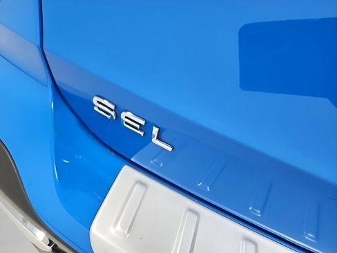 Used 2022 Volkswagen Taos SEL w/ Panoramic Sunroof Package image 15