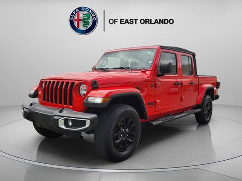 Used 2023 Jeep Gladiator Sport image 3
