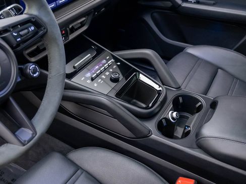 Certified 2025 Porsche Cayenne GTS AWD/4WD image 13