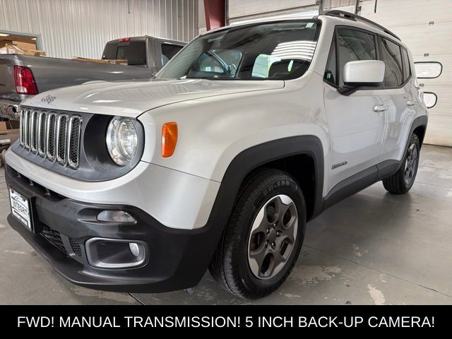 Used 2016 Jeep Renegade Latitude FWD image 3