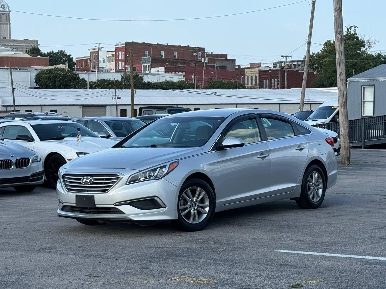 Used 2017 Hyundai Sonata SE FWD image 1