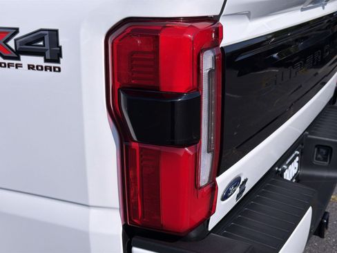 Used 2025 Ford F350 Platinum w/ FX4 Off-Road Package AWD/4WD image 18