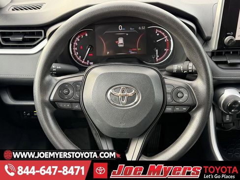 Used 2025 Toyota RAV4 XLE image 15
