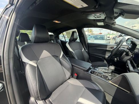 Used 2025 Toyota Camry SE image 36