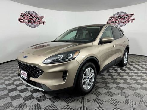 Used 2020 Ford Escape SE image 3