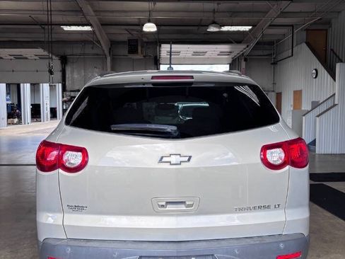 Used 2010 Chevrolet Traverse LT w/ Personal Connectivity Package FWD image 9