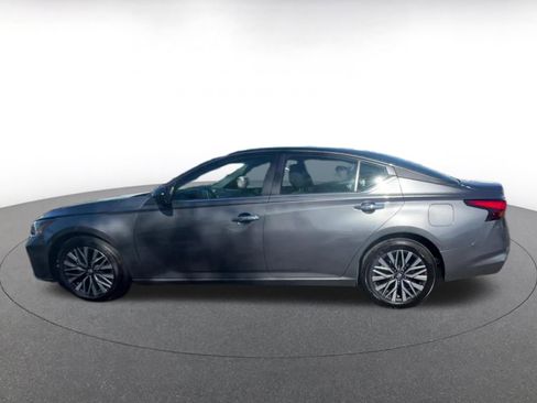 Used 2025 Nissan Altima 2.5 SV image 9