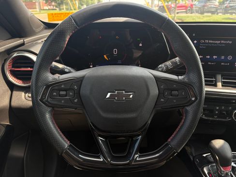 Used 2024 Chevrolet Trax RS w/ Sunroof Package FWD image 10