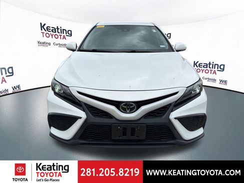 Used 2023 Toyota Camry SE image 2