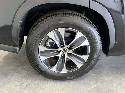 Used 2023 Toyota Highlander XLE image 8