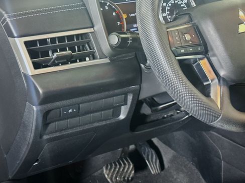 Used 2022 Mitsubishi Outlander ES FWD image 17