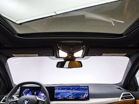 Used 2025 BMW 330i Sedan w/ Convenience Package image 18