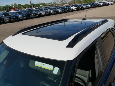 Used 2023 Chevrolet TrailBlazer ACTIV w/ Sun and Liftgate Package AWD/4WD image 35