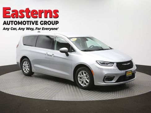 Used 2023 Chrysler Pacifica Touring-L FWD image 51