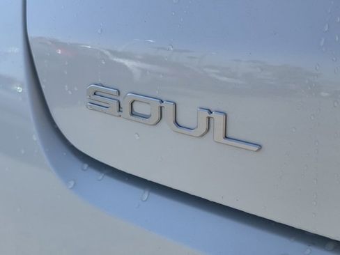 Certified 2025 Kia Soul LX w/ LX Technology Package image 8