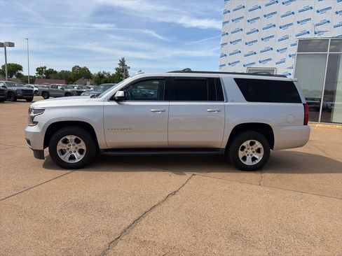 Used 2016 Chevrolet Suburban LS image 2