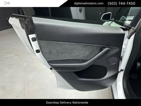 Used 2023 Tesla Model Y Long Range image 25