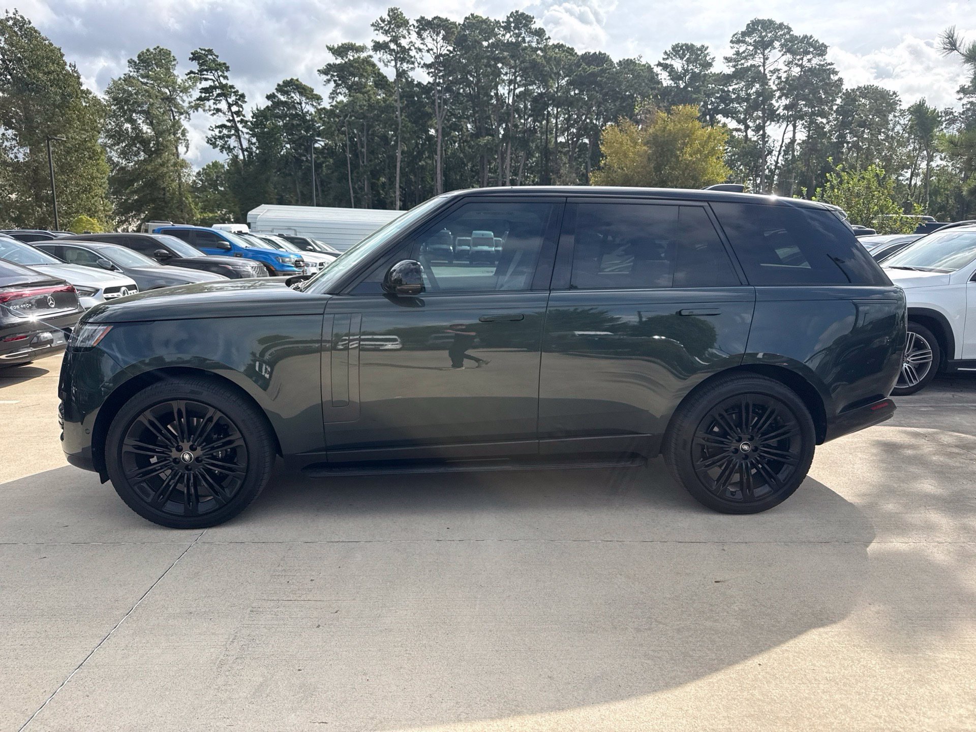 Used 2025 Land Rover Range Rover SE AWD/4WD image 7