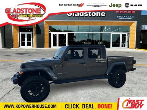 Used 2020 Jeep Gladiator Overland image 1