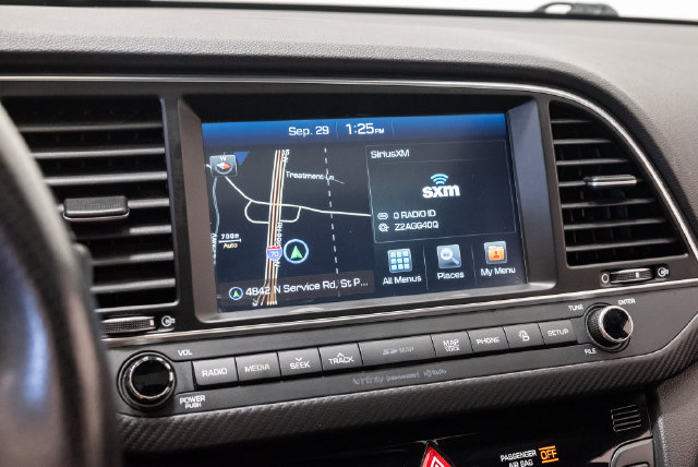 Used 2018 Hyundai Elantra Sport w/ Sport Premium Package 03 FWD image 19
