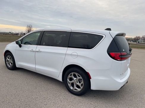 Used 2024 Chrysler Pacifica Limited w/ Trailer Tow Group image 4