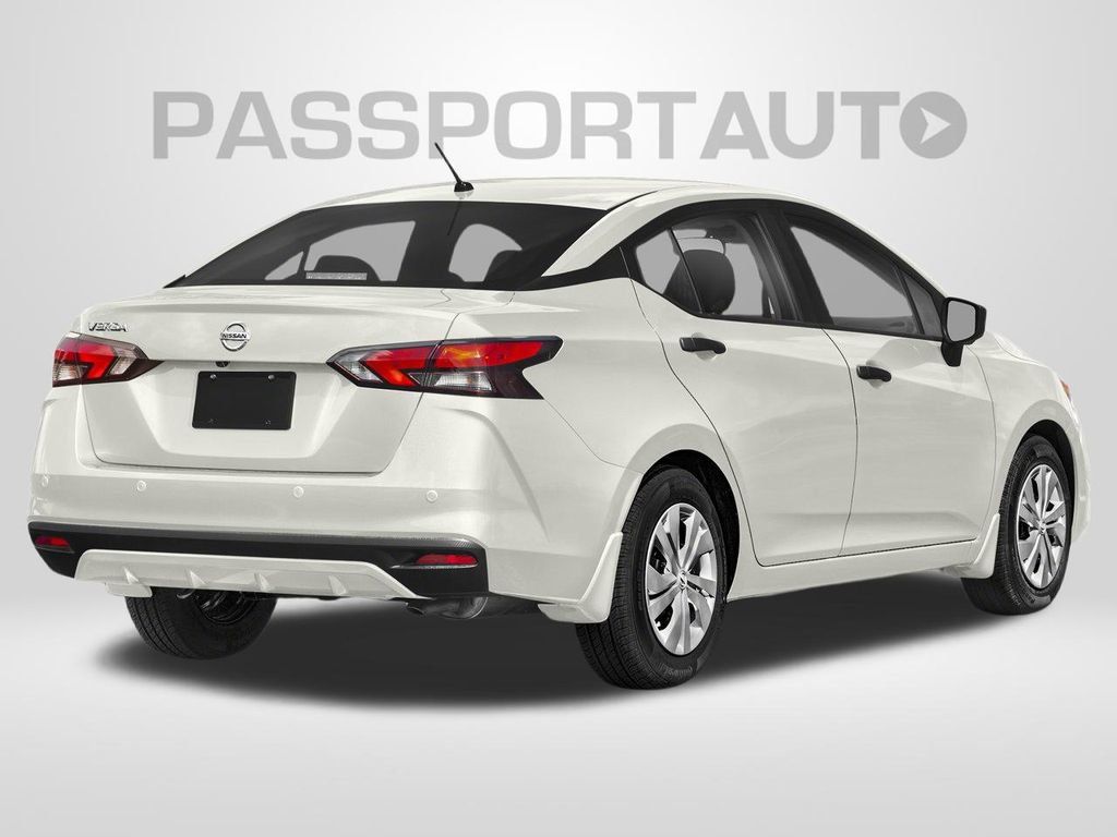 Used 2022 Nissan Versa S FWD image 2