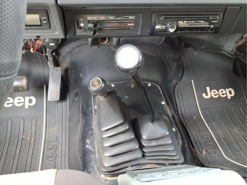 Used 1990 Jeep Wrangler 4WD image 18