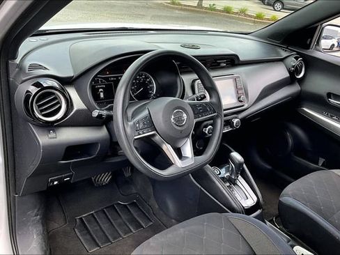 Used 2018 Nissan Kicks SV FWD image 14