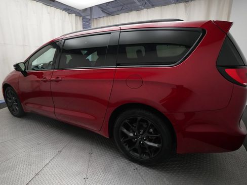 Used 2025 Chrysler Pacifica Limited FWD image 34