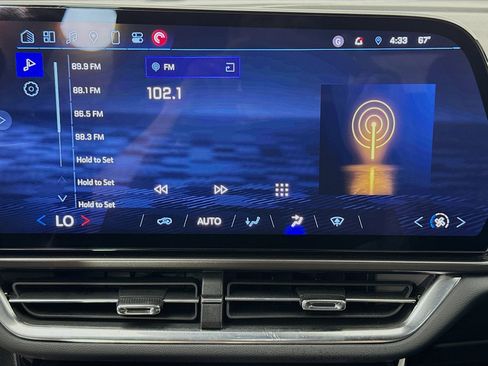 Used 2025 Chevrolet Equinox EV LT image 15