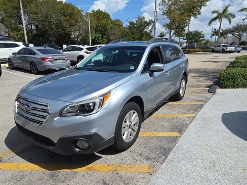 Used 2017 Subaru Outback 2.5i Premium image 2
