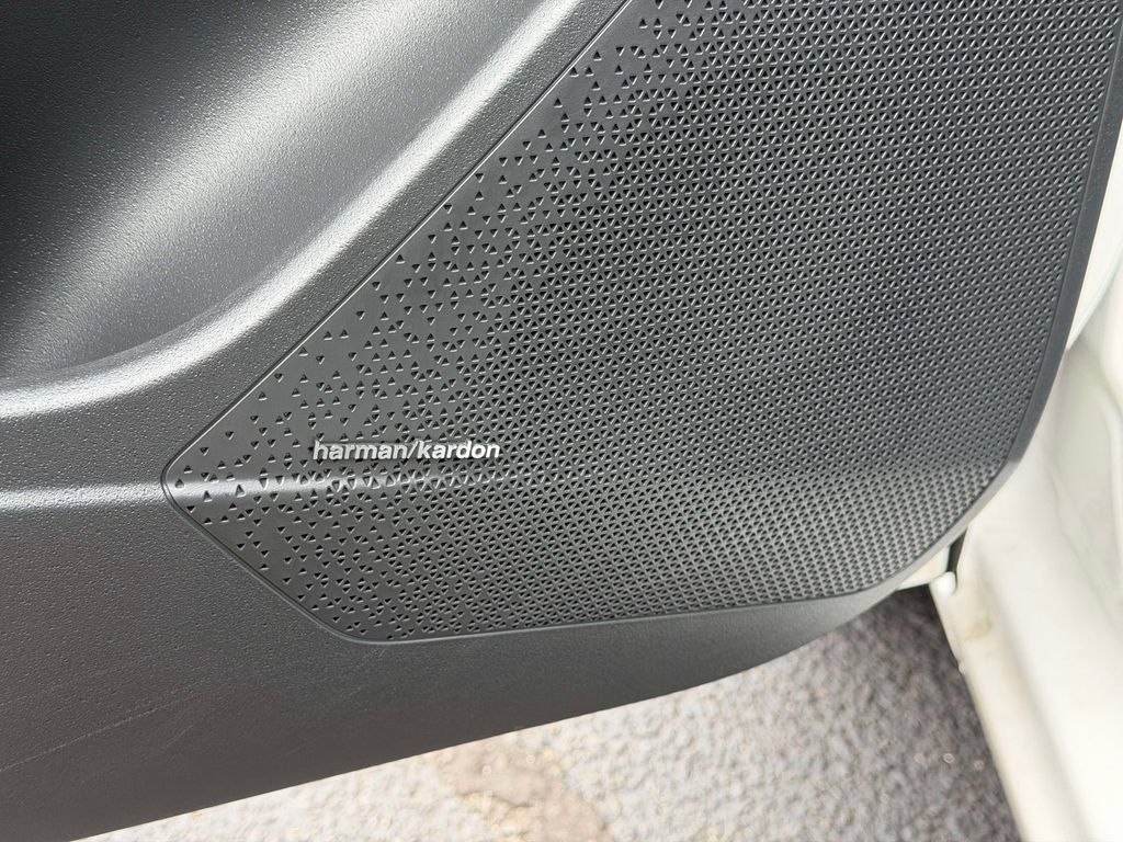 Certified 2025 Kia Niro Wave w/ Wave Preserve Package FWD image 16