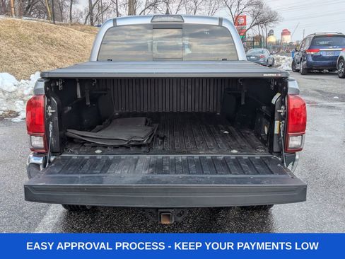 Used 2019 Toyota Tacoma TRD Off-Road AWD/4WD image 7