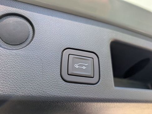 Used 2025 Chevrolet Equinox LT w/ Convenience Package II image 23