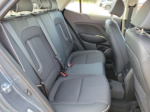 Certified 2025 Hyundai Venue Limited FWD image 25