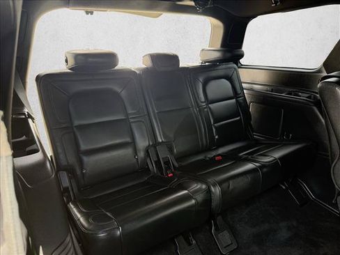 Used 2018 Lincoln Navigator Reserve w/ Technology Package AWD/4WD image 15