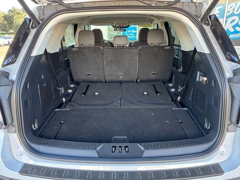 Used 2025 Ford Explorer Active AWD/4WD image 30