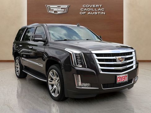 Used 2018 Cadillac Escalade Luxury AWD/4WD image 6
