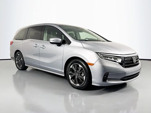 Certified 2024 Honda Odyssey Elite image 3