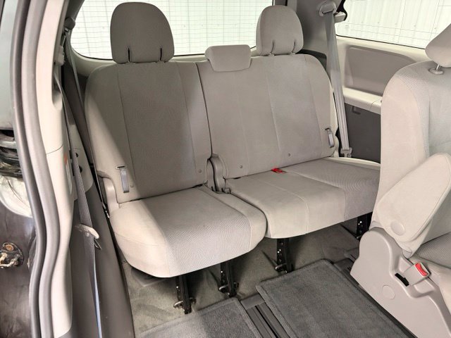 Used 2017 Toyota Sienna L FWD image 9