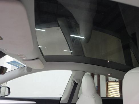 Used 2025 Tesla Model Y Long Range RWD image 8